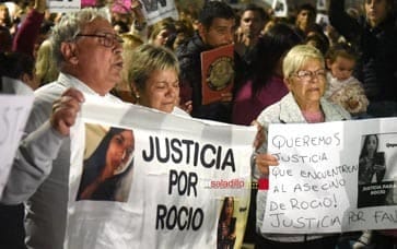Multitudinaria marcha en Saladillo por el femicidio de Rocio González: El asesino sigue prófugo