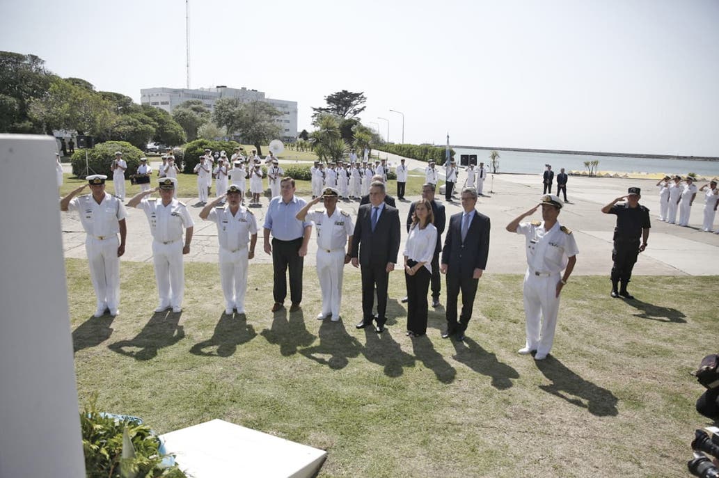 Mar del Plata: Rossi encabezó homenaje al ARA San Juan y dijo que “hay que comprar un submarino"