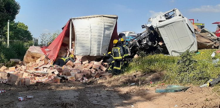 Choque de camiones sobre ruta 205 en Roque Pérez: Tres transportistas muertos