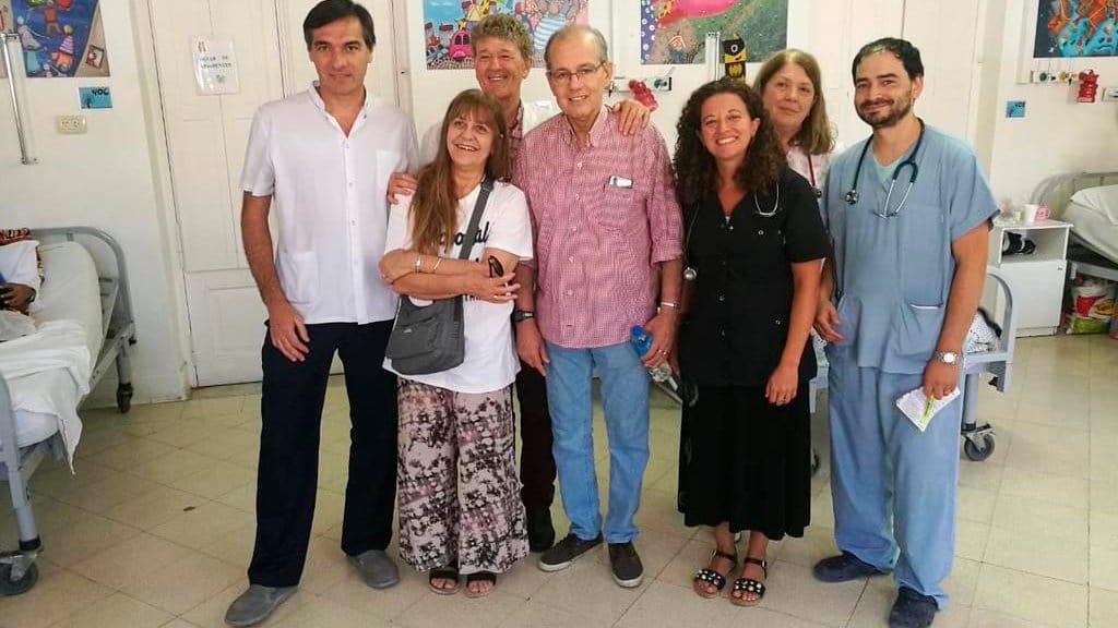 Emocionante gesto de Alejandro Sabella: Entregó regalos a chicos internados en hospital de la Plata