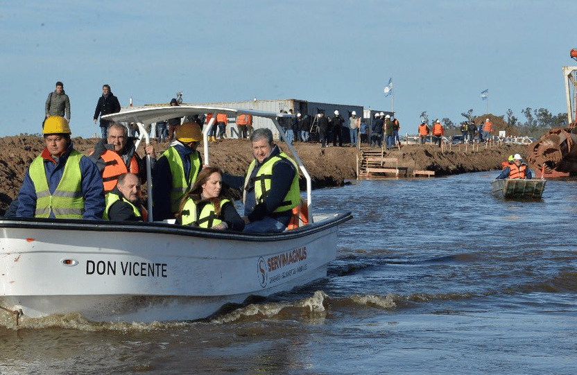 Vidal, a los botes: Supervisó obras hidráulicas en la cuenca del Río Salado