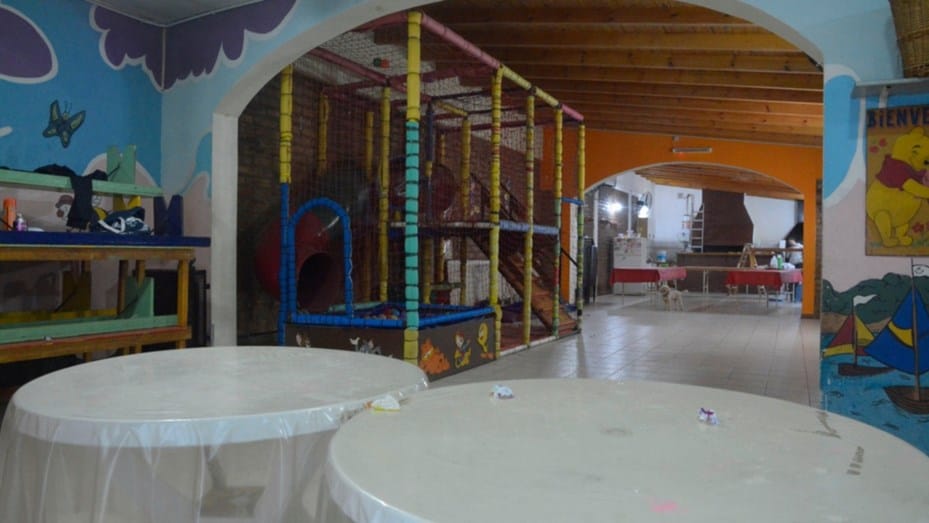 Rebelión en Bahía Blanca: Las salones de fiestas infantiles abren a pesar de estar en fase 3
