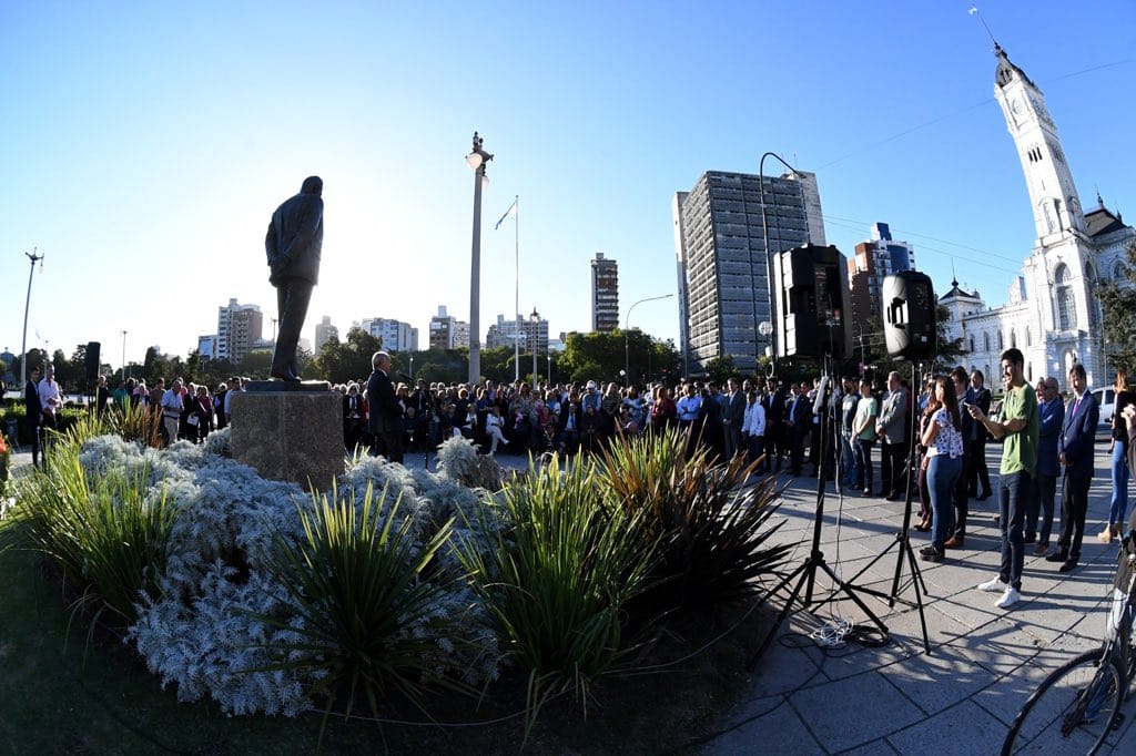Daniel Salvador encabezó el homenaje de la UCR bonaerense a Raúl Alfonsín en La Plata