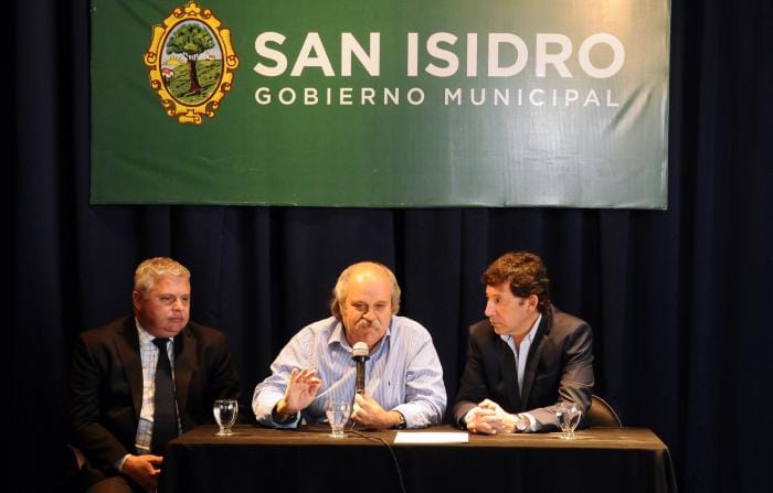 San Isidro: Tras aprobación en el HCD, Posee firmó adhesión a Policía Comunal
