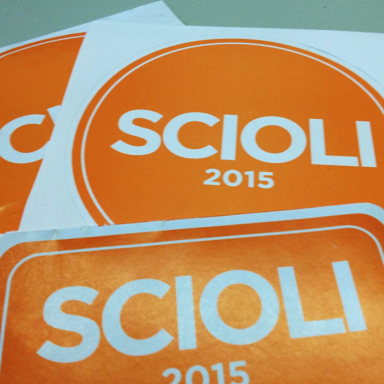 Tras las elecciones, aparecen calcos impulsando la candidatura de Scioli 2015