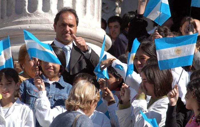 Scioli inauguró el ciclo lectivo en La Plata: "Vamos a recuperar los días perdidos por el paro"