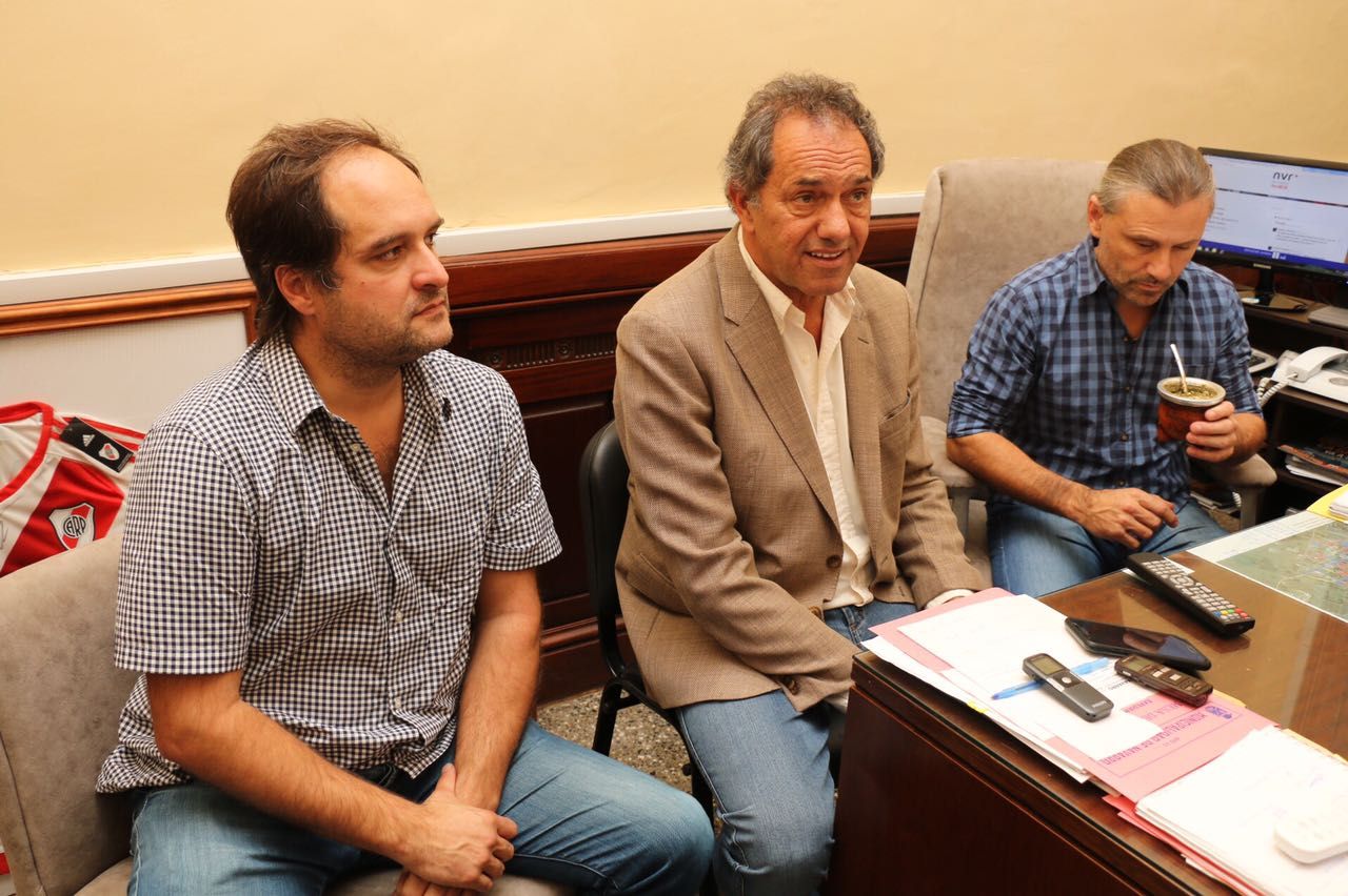 Scioli de recorrida por Navarro y Mercedes: Estuvo con Ustarroz, Wado de Pedro y Di Palma