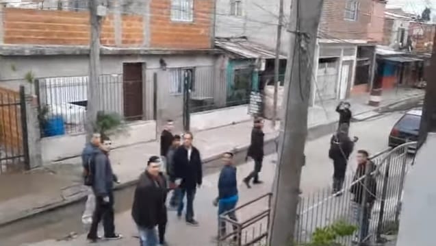 El video de Scioli increpado en La Plata: "Caradura, devuelvan lo que robaron" 