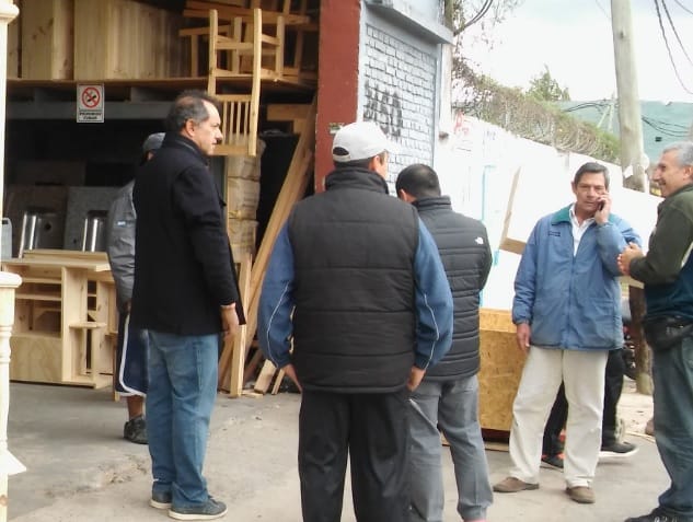 En medio del escándalo, Scioli visitó una fábrica de muebles en San Fernando