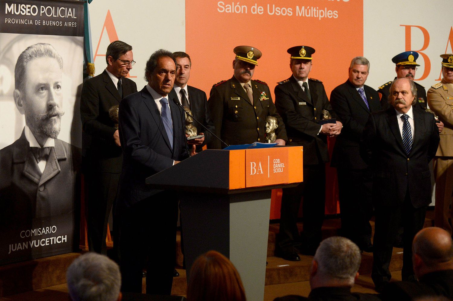 Scioli designó a Juan Vucetich como "Comisario General Honoris Causa"