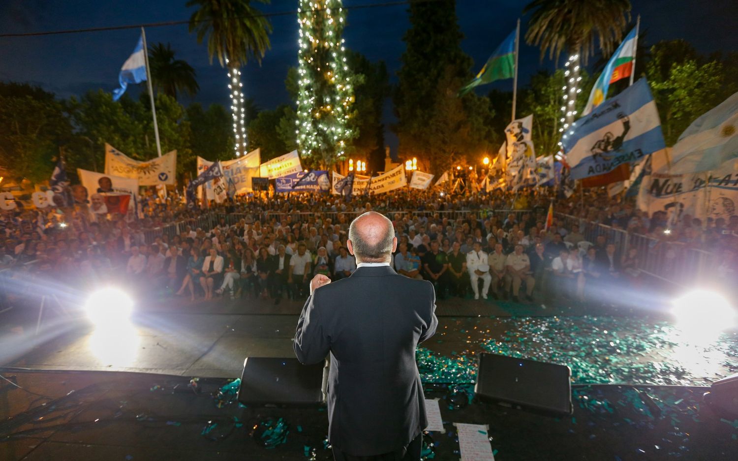 Ensenada: Asumió Mario Secco su quinto mandato con el mismo traje que utilizó en 2003