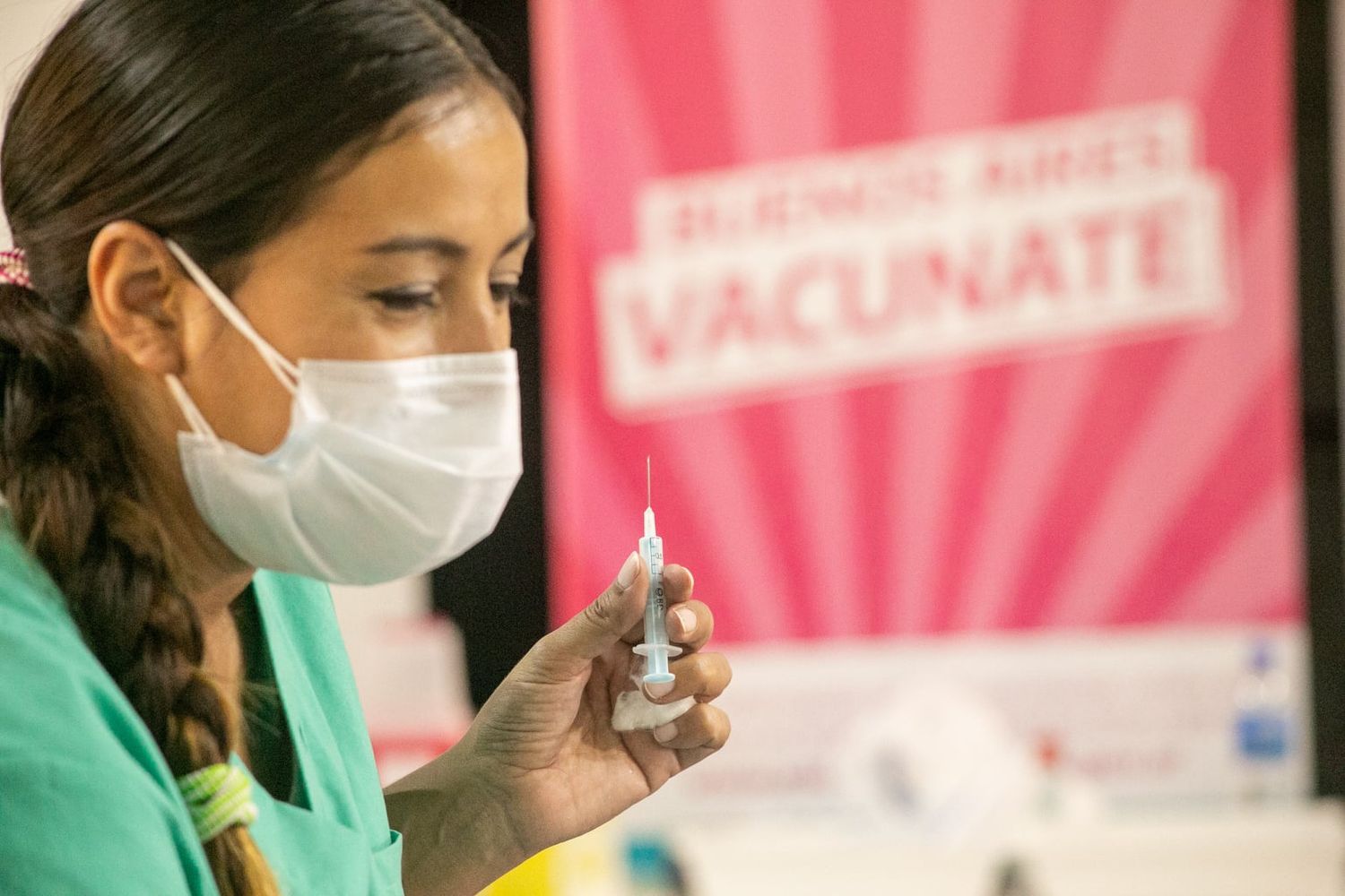 Segunda dosis: Enviaron más de 500 mil turnos para menores y mayores vacunados con AstraZeneca y Sinopharm