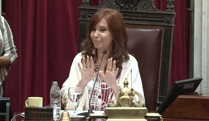 Debutó Cristina como presidenta del Senado: Corrigió a su jefe de bloque y homenajearon a crítico de su gobierno