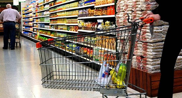 Quita del IVA: Supermercados ya venden con precios más bajos, pero hay dudas sobre los controles