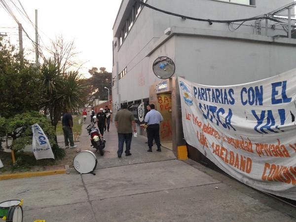 La Matanza: Vigiladores de SUTCA bloquean Telecentro y Papelera Unión Pel