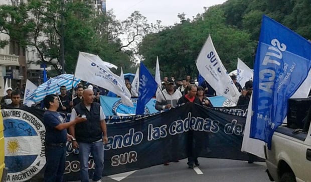 YPF, Esso y Shell paralizadas por un paro de vigiladores en Ensenada