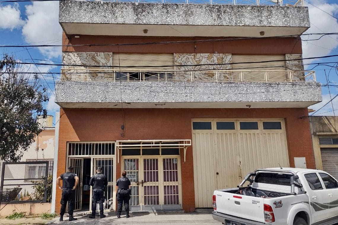PSA rescató a más de veinte víctimas de explotación en talleres clandestinos de Tres de Febrero: Dos detenidos