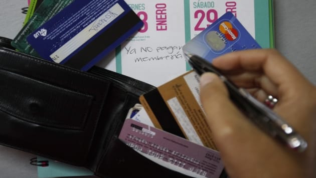 Nueva disposición para pagar los gastos en dólares con tarjeta de crédito