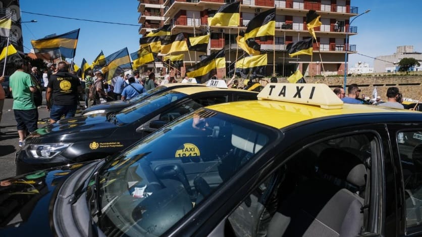Taxistas de Mar del Plata enojados con el intendente: Aseguran que Montenegro se había comprometido a no dejar ingresar a Uber