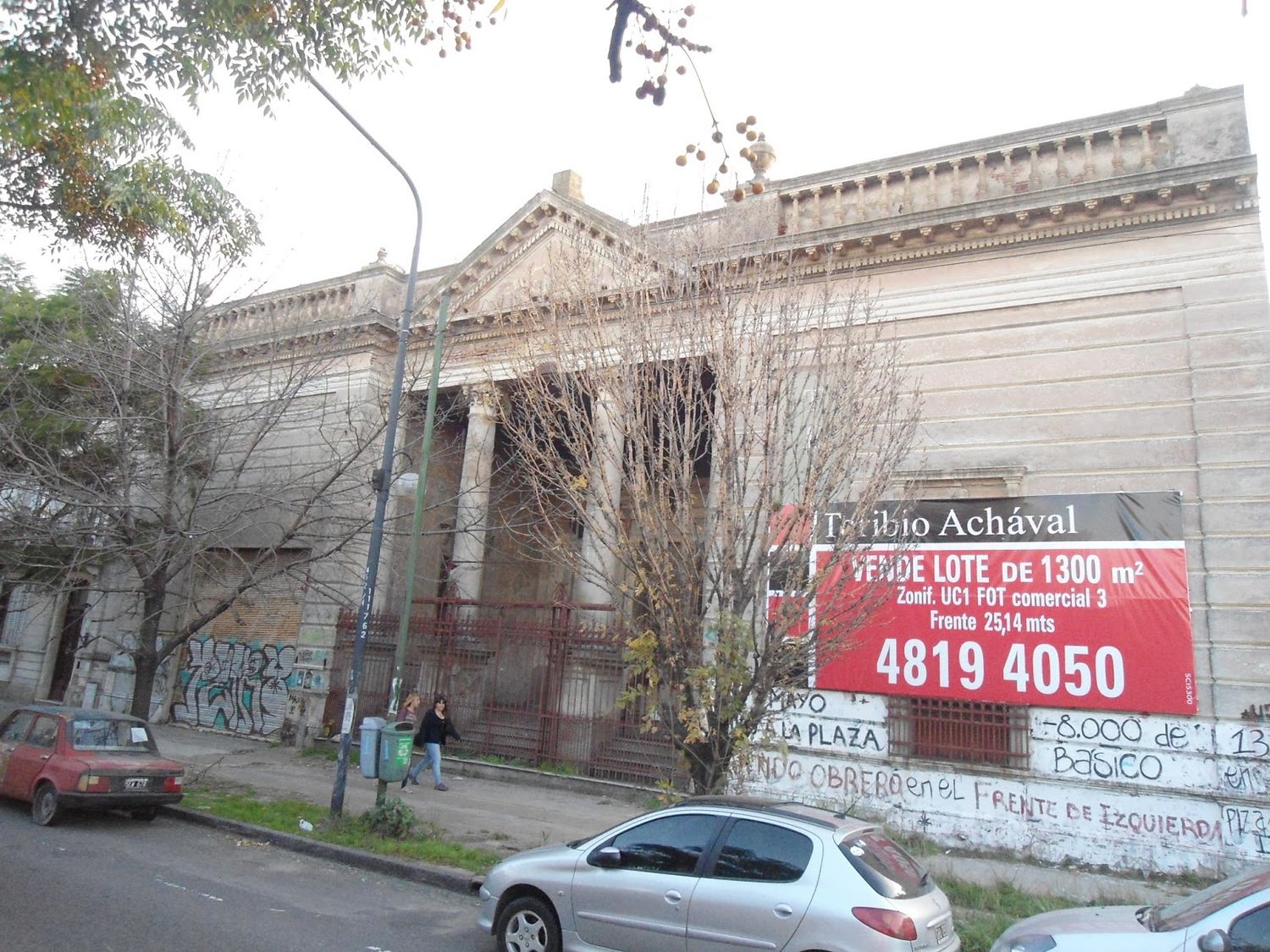 La Plata: Buscan expropiar el deteriorado Teatro Princesa