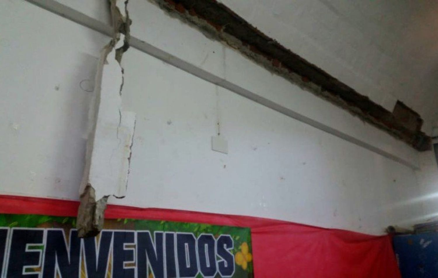 Cayó el techo en una escuela de Pilar: Aseguran que "fue una contingencia imprevisible”
