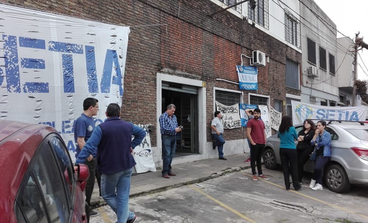 Morón: Cerró una antigua fábrica textil y los trabajadores quedaron en la calle