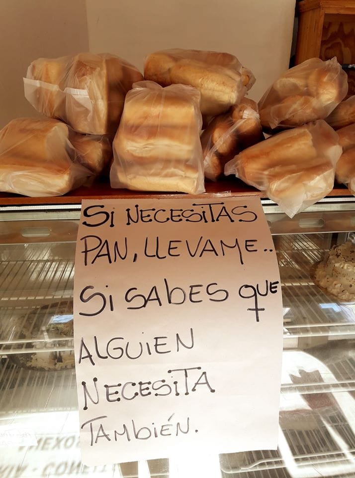 Solidaridad mata Coronavirus: Panadería regala pan a quien lo requiera