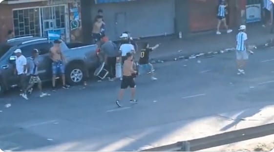 Escalofriante video: En Tigre los festejos del Mundial terminaron con tiros, botellazos y no hubo heridos de milagro