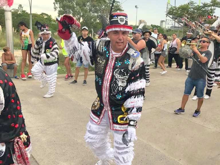 César Torres, el Diputado murguero que baila en los carnavales de la Provincia