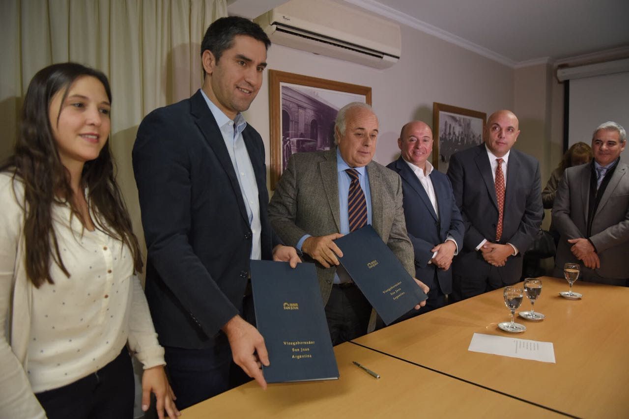 Torres acompañó a Mosca en la firma de un convenio de reciprocidad con diputados de San Juan