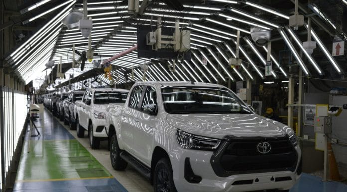 Se agrava el conflicto de neumáticos: Toyota interrumpirá la producción en la planta de Zárate