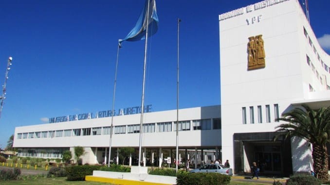 Florencio Varela: Trabajadores del Hospital El Cruce convocan a un “abrazo solidario” a la UNAJ