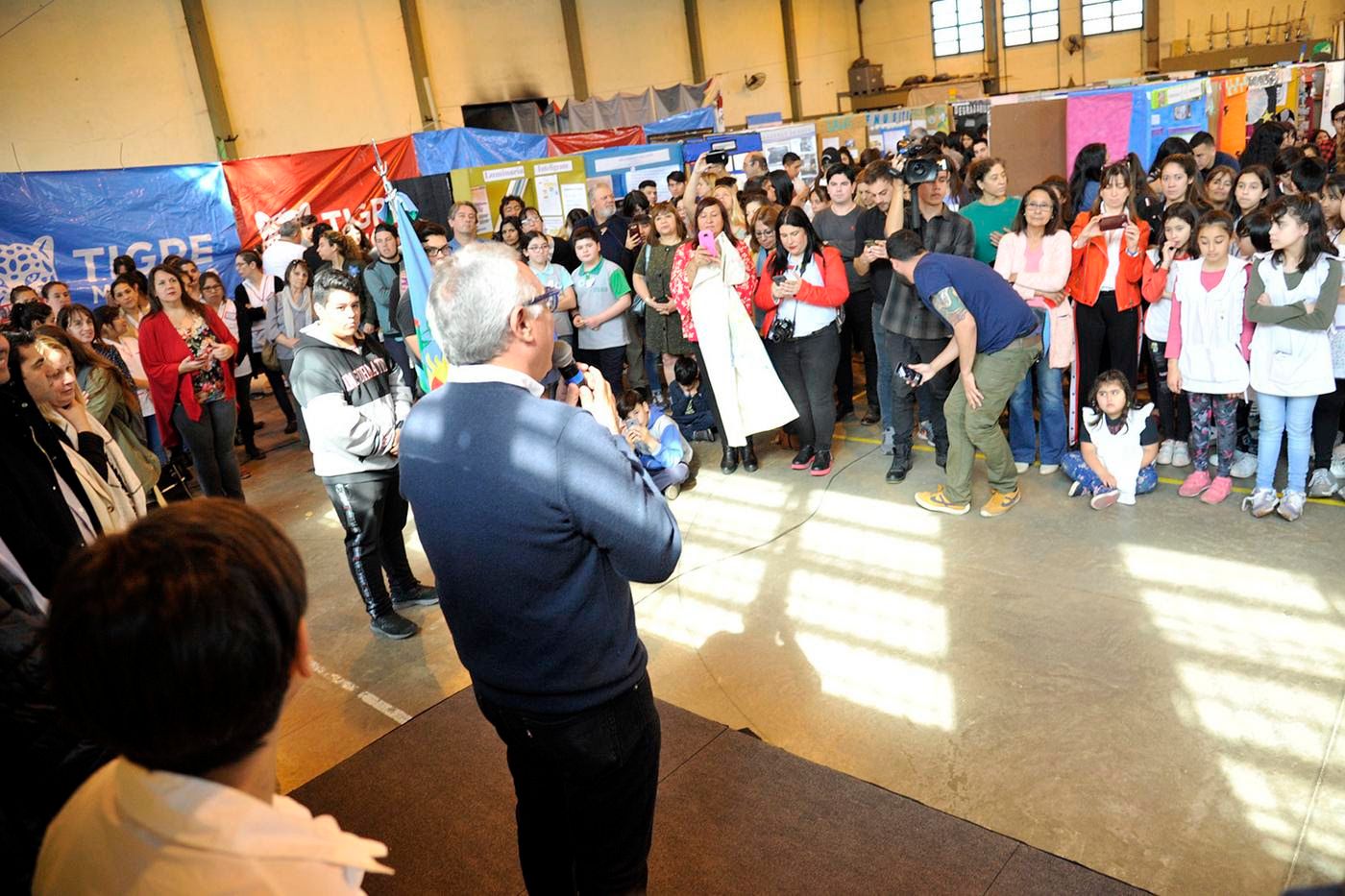 Tigre: Zamora visitó la VI Feria Regional de Educación, Arte, Ciencias y Tecnologías