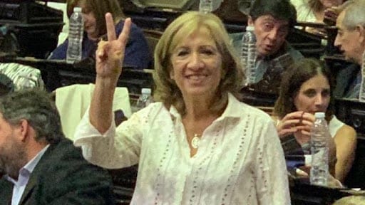 "Estuve toda la noche despierta al pedo": El blooper de la diputada Martínez en la maratónica sesión del Congreso