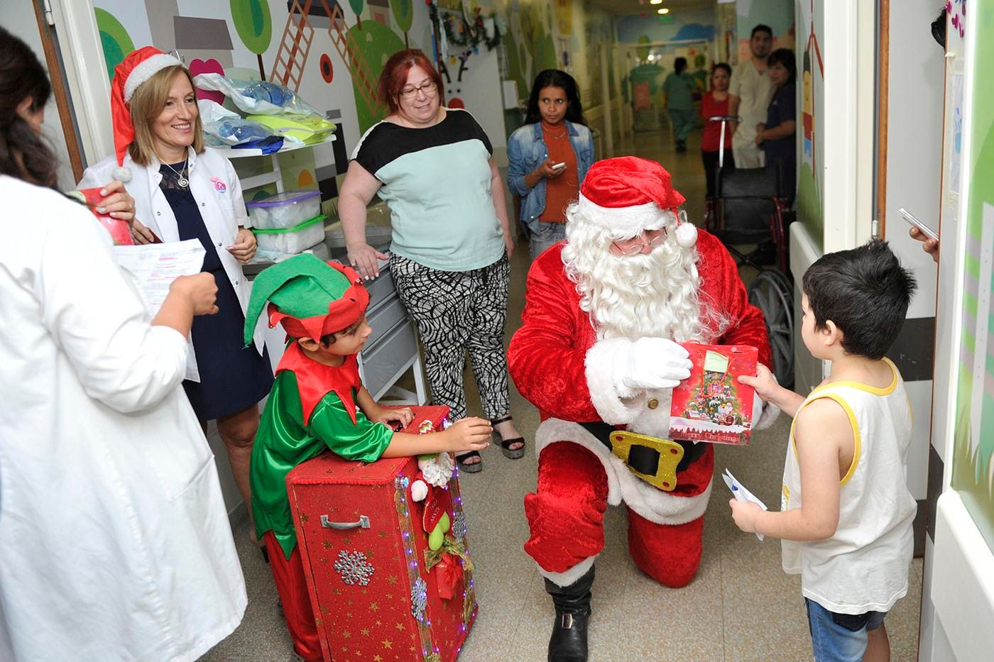 Papá Noel llevó su alegría a los pacientes del Hospital Materno Infantil de Tigre