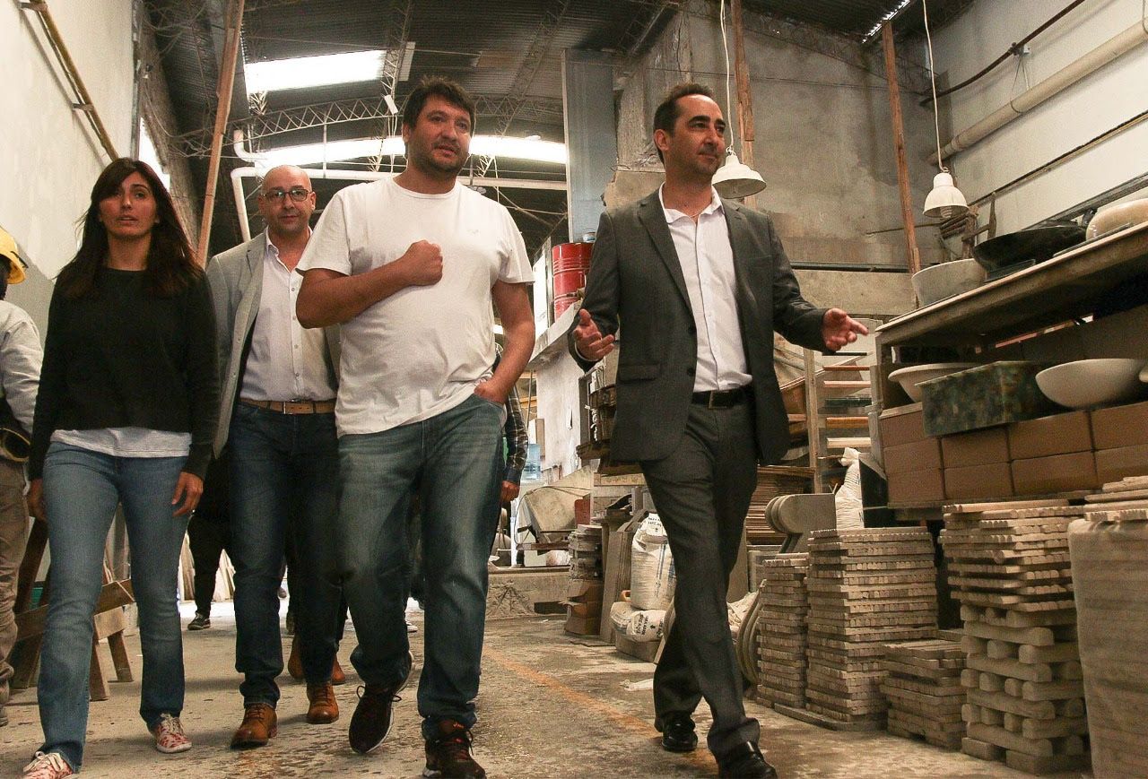 Tagliaferro visitó una fábrica con más de 60 años de historia: "Es un orgullo para Morón"