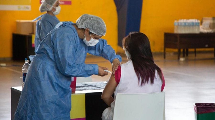 Vacuna Covid: Kicillof anunció segunda dosis de refuerzo libre para mayores de 18 años