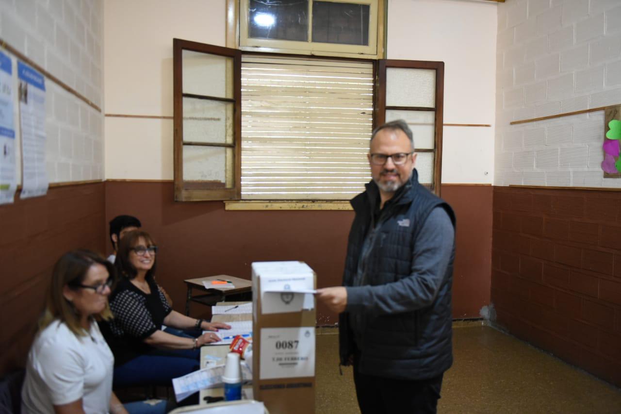 Votó Valenzuela en Tres de Febrero: “Hoy se pone en discusión lo que hicimos”