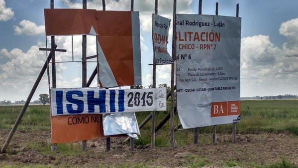 Denuncian vandalismo de militantes de Ishii contra carteles de obras en Ruta 6