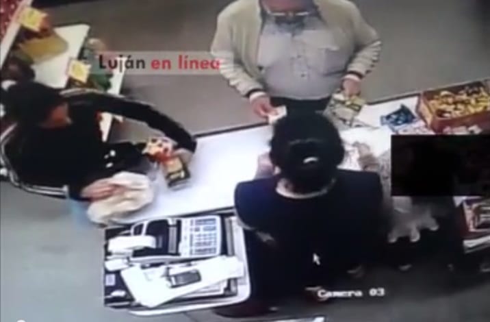 Video: La increíble reacción de una mujer para evitar un robo en Luján