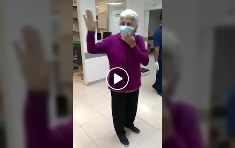 Video: Mujer recuperada de coronavirus es despedida con aplausos de Hospital de Monte Grande