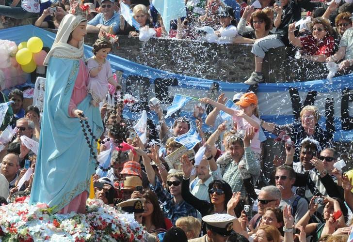 San Nicolás: Bajo el lema "María, danos tu mirada misericordiosa", celebran a la Virgen del Rosario