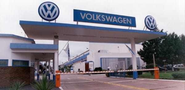 Crisis automotriz: Volkswagen suspende a 4 mil trabajadores en su planta de Pacheco