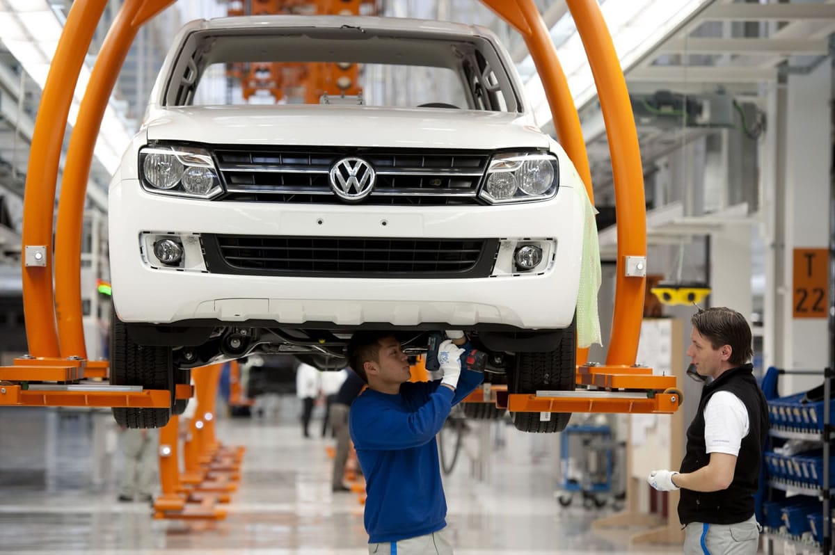 Crisis automotriz: Volkswagen suspende a 4.000 operarios en su planta de Pacheco