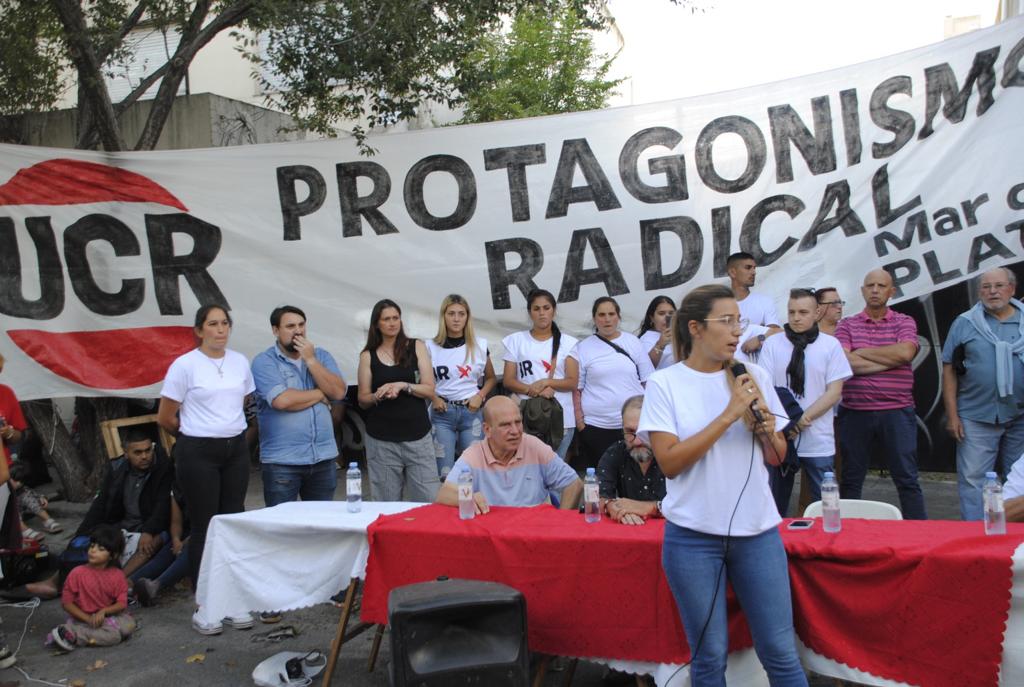 Las autoridades electas de la Juventud Radical de Mar del Plata siguen sin poder asumir y apuntan contra Maxi Abad