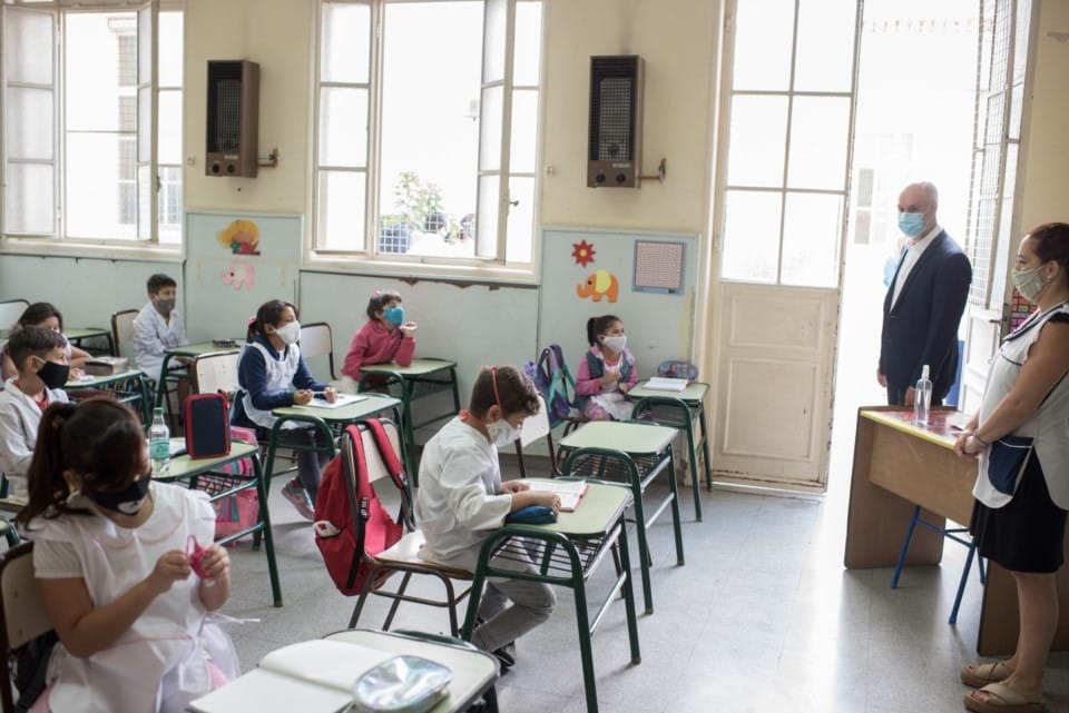 Prohíben el uso del lenguaje inclusivo en escuelas porteñas