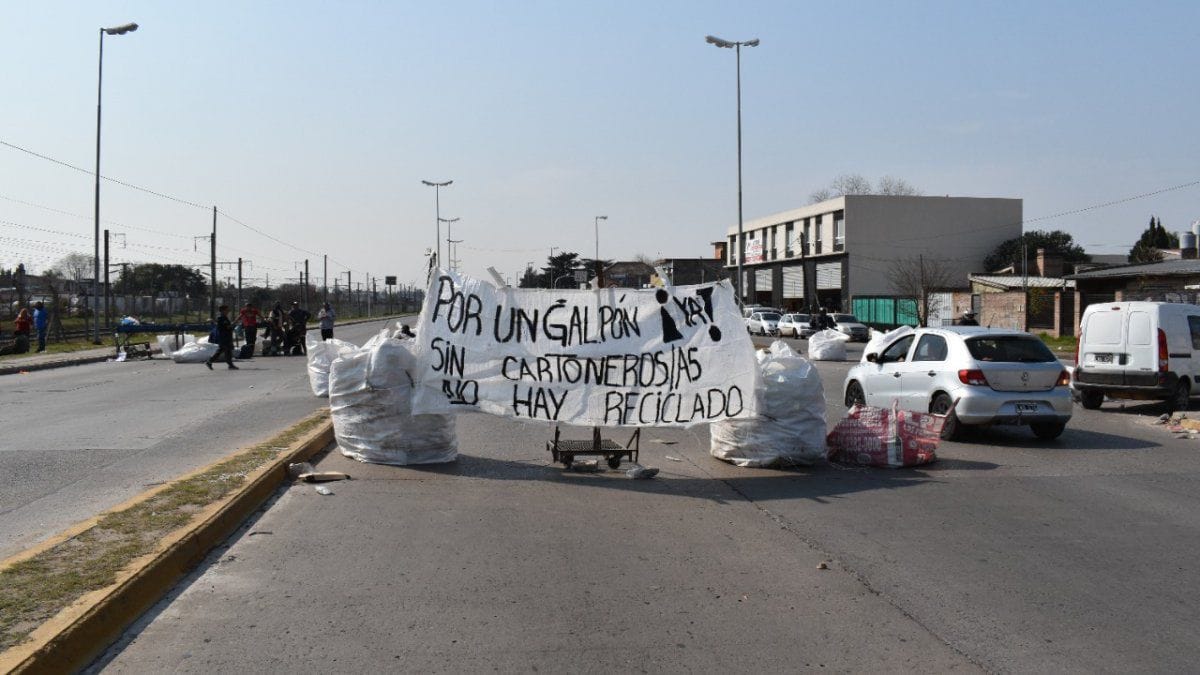 Esteban Echeverría: Cartoneros cortan con "piquetes sorpresa" los accesos al municipio 