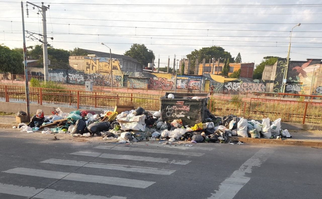 Conflicto laboral en Berazategui: Calles llenas de bolsas de basura