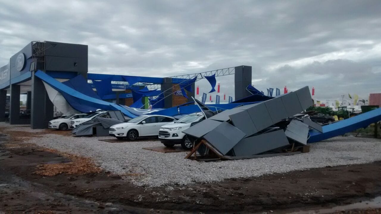 La tormenta en San Nicolás provocó roturas y destrozos en Expoagro 