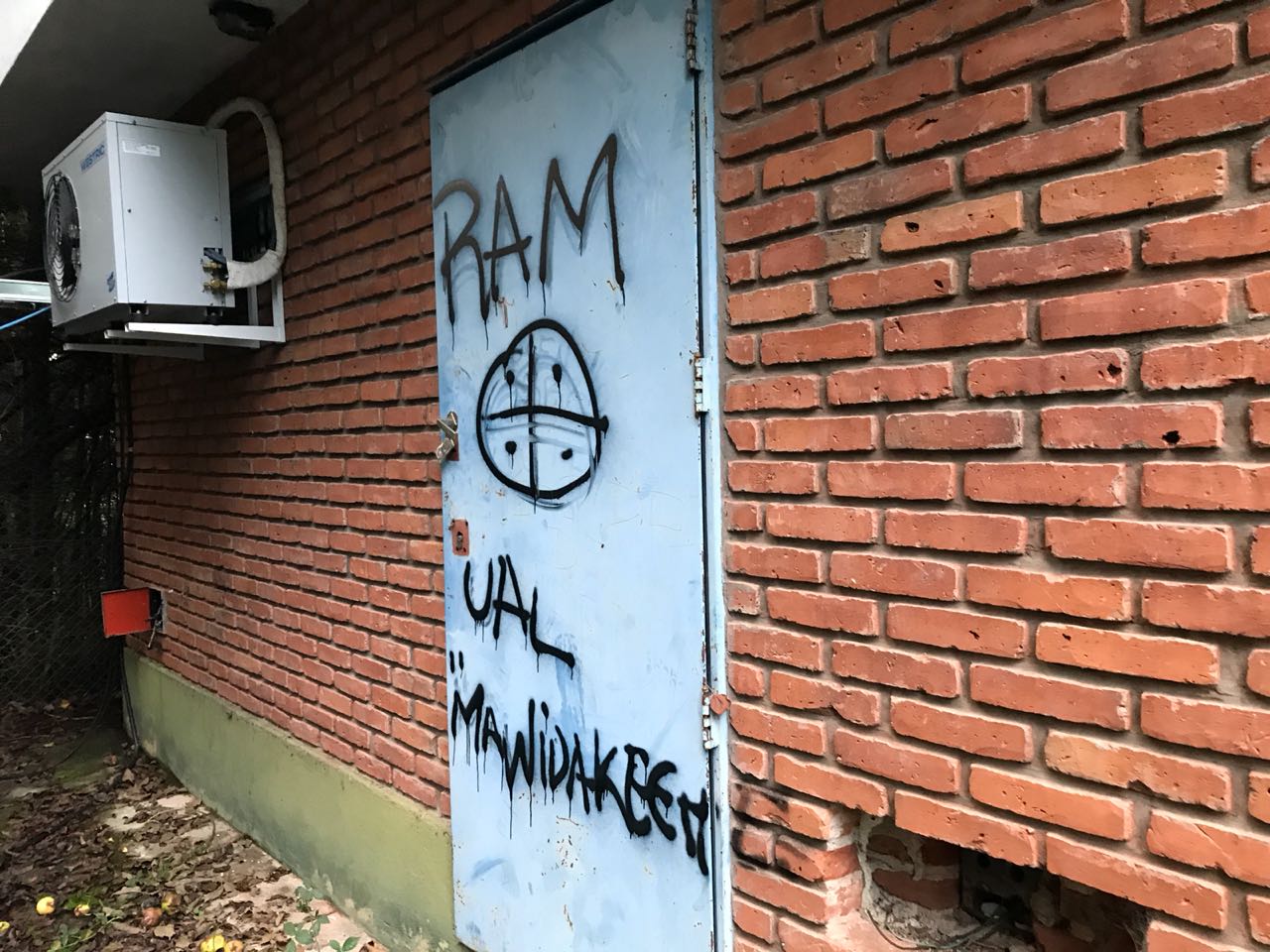 Chubut: Atentaron contra una torre de comunicación en Lago Puelo y dejaron pintadas de la RAM
